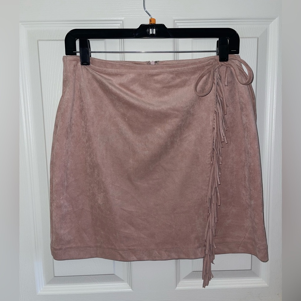 Kittenish skirt